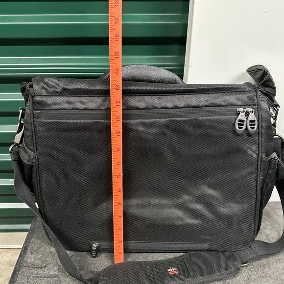 TUMI T-Tech Unisex Ballistic Nylon Laptop Messenger Shoulder Bag Black - Picture 4 of 11